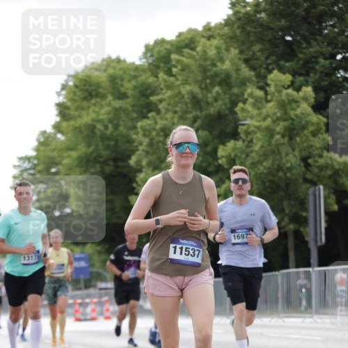 29.06.2025 - hella hamburg halbmarathon Jannik Wohlers http://msf.ph/oto/8147503 29.06.2025 10:11:36 Lombardsbrücke 1062, 1790, 5379, 9191, 10042, 10409, 11525, 11537, 11581, 11917, 13171, 13542, 13958, 14060, 14196, 14384, 15137, 16976, 17774, 18261, 18395, 18655 meine-sportfotos.de
