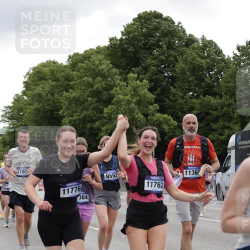 29.06.2025 - hella hamburg halbmarathon Jannik Wohlers http://msf.ph/oto/8147507 29.06.2025 10:48:25 Lombardsbrücke 1167, 1584, 2160, 2437, 2438, 2716, 2792, 3215, 5010, 5479, 5480, 6015, 6437, 6566, 7062, 7203, 7947, 7948, 8719, 9552, 10204, 10366, 10524, 10654, 10656, 11364, 11365, 11690, 11762, 11776, 11861, 13507, 13549, 13775, 13845, 14382, 15100, 15833, 16042, 16525, 16701, 16974, 17046, 18016, 18282, 18496, 19024, 19083, 19135 meine-sportfotos.de