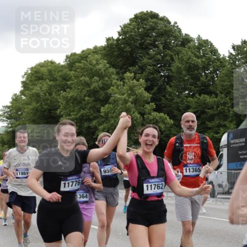 29.06.2025 - hella hamburg halbmarathon Jannik Wohlers http://msf.ph/oto/8147512 29.06.2025 10:48:25 Lombardsbrücke 1167, 1584, 2160, 2437, 2438, 2716, 2792, 3215, 5010, 5479, 5480, 6015, 6437, 6566, 7062, 7203, 7947, 7948, 8719, 9552, 10204, 10366, 10524, 10654, 10656, 11364, 11365, 11690, 11762, 11776, 11861, 13507, 13549, 13775, 13845, 14382, 15100, 15833, 16042, 16525, 16701, 16974, 17046, 18016, 18282, 18496, 19024, 19083, 19135 meine-sportfotos.de