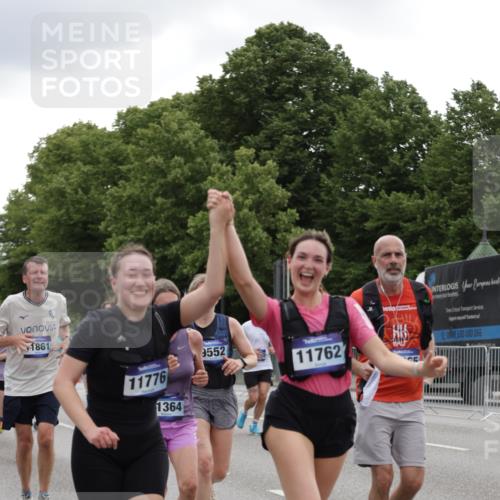 29.06.2025 - hella hamburg halbmarathon Jannik Wohlers http://msf.ph/oto/8147531 29.06.2025 10:48:25 Lombardsbrücke 1167, 1584, 2160, 2437, 2438, 2716, 2792, 3215, 5010, 5479, 5480, 6015, 6437, 6566, 7062, 7203, 7947, 7948, 8719, 9552, 10204, 10366, 10524, 10654, 10656, 11364, 11365, 11690, 11762, 11776, 11861, 13507, 13549, 13775, 13845, 14382, 15100, 15833, 16042, 16525, 16701, 16974, 17046, 18016, 18282, 18496, 19024, 19083, 19135 meine-sportfotos.de