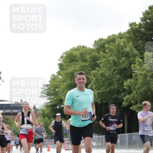 29.06.2025 - hella hamburg halbmarathon Jannik Wohlers http://msf.ph/oto/8147543 29.06.2025 10:11:37 Lombardsbrücke 1062, 1790, 5379, 9191, 10042, 10409, 11525, 11537, 11581, 11917, 13171, 13542, 13958, 14060, 14196, 15137, 16976, 17774, 18261, 18395, 18429, 18655 meine-sportfotos.de