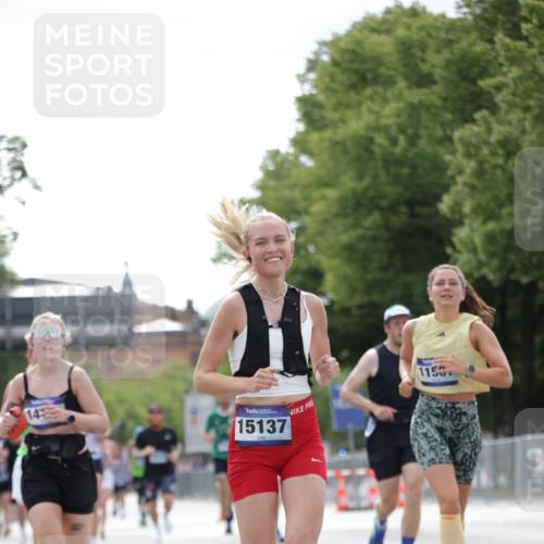 29.06.2025 - hella hamburg halbmarathon Jannik Wohlers http://msf.ph/oto/8147556 29.06.2025 10:11:38 Lombardsbrücke 1062, 1790, 5379, 9191, 9705, 10042, 10409, 11525, 11537, 11581, 11917, 13171, 13542, 13958, 14060, 14196, 15137, 16976, 17774, 18261, 18395, 18429, 18655 meine-sportfotos.de