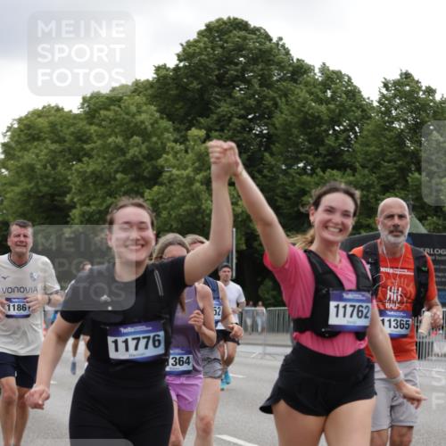 29.06.2025 - hella hamburg halbmarathon Jannik Wohlers http://msf.ph/oto/8147566 29.06.2025 10:48:25 Lombardsbrücke 1167, 1584, 2160, 2437, 2438, 2716, 2792, 3215, 5010, 5479, 5480, 6015, 6437, 6566, 7062, 7203, 7947, 7948, 8719, 9552, 10204, 10366, 10524, 10654, 10656, 11364, 11365, 11690, 11762, 11776, 11861, 13507, 13549, 13775, 13845, 14382, 15100, 15833, 16042, 16525, 16701, 16974, 17046, 18016, 18282, 18496, 19024, 19083, 19135 meine-sportfotos.de