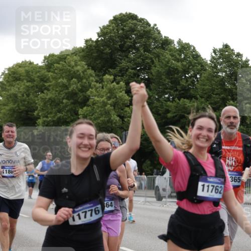 29.06.2025 - hella hamburg halbmarathon Jannik Wohlers http://msf.ph/oto/8147575 29.06.2025 10:48:26 Lombardsbrücke 1167, 2160, 2437, 2438, 2716, 2792, 3215, 5010, 5479, 5480, 6015, 6437, 6566, 7062, 7203, 7947, 7948, 9552, 10204, 10366, 10524, 10654, 10656, 11000, 11364, 11365, 11690, 11762, 11776, 11861, 11865, 12173, 12881, 12882, 13507, 13549, 13775, 13845, 14382, 15100, 15771, 15833, 16042, 16525, 16701, 16974, 17046, 17693, 18016, 18496, 19024, 19083, 19135 meine-sportfotos.de