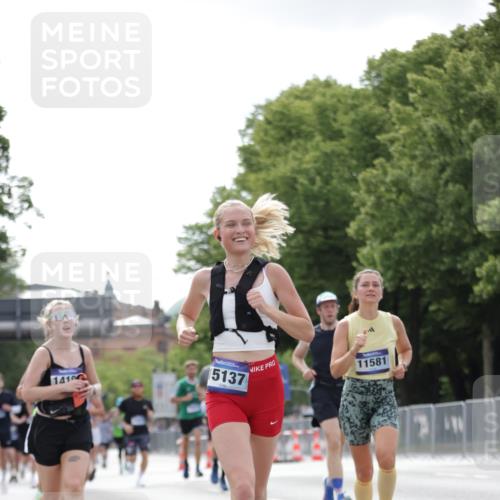 29.06.2025 - hella hamburg halbmarathon Jannik Wohlers http://msf.ph/oto/8147581 29.06.2025 10:11:39 Lombardsbrücke 1062, 1790, 9191, 9705, 10042, 10409, 11525, 11537, 11581, 11917, 13171, 13542, 13958, 14060, 14196, 15137, 16976, 18261, 18395, 18429, 18655 meine-sportfotos.de