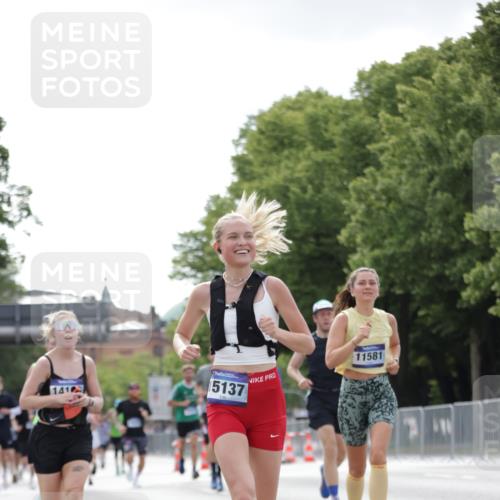 29.06.2025 - hella hamburg halbmarathon Jannik Wohlers http://msf.ph/oto/8147586 29.06.2025 10:11:39 Lombardsbrücke 1062, 1790, 9191, 9705, 10042, 10409, 11525, 11537, 11581, 11917, 13171, 13542, 13958, 14060, 14196, 15137, 16976, 18261, 18395, 18429, 18655 meine-sportfotos.de