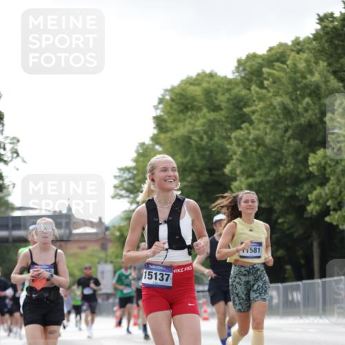 29.06.2025 - hella hamburg halbmarathon Jannik Wohlers http://msf.ph/oto/8147593 29.06.2025 10:11:39 Lombardsbrücke 1062, 1790, 9191, 9705, 10042, 10409, 11525, 11537, 11581, 11917, 13171, 13542, 13958, 14060, 14196, 15137, 16976, 18261, 18395, 18429, 18655 meine-sportfotos.de