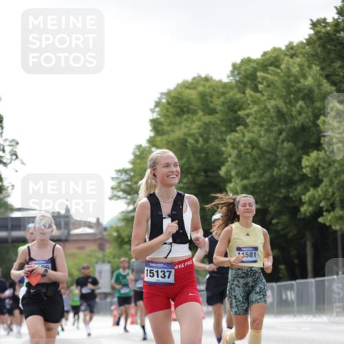 29.06.2025 - hella hamburg halbmarathon Jannik Wohlers http://msf.ph/oto/8147600 29.06.2025 10:11:39 Lombardsbrücke 1062, 1790, 9191, 9705, 10042, 10409, 11525, 11537, 11581, 11917, 13171, 13542, 13958, 14060, 14196, 15137, 16976, 18261, 18395, 18429, 18655 meine-sportfotos.de
