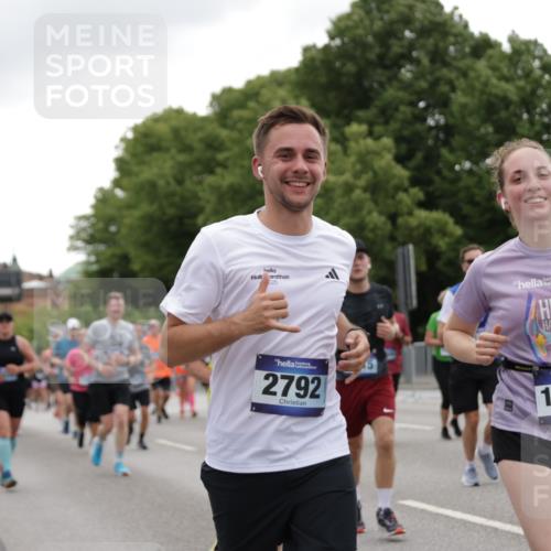 29.06.2025 - hella hamburg halbmarathon Jannik Wohlers http://msf.ph/oto/8147605 29.06.2025 10:48:29 Lombardsbrücke 2160, 2437, 2438, 2792, 3215, 3253, 5010, 5479, 5480, 5551, 6015, 6437, 6566, 7062, 7203, 9552, 10081, 10366, 10524, 10654, 10656, 11000, 11364, 11365, 11690, 11762, 11776, 11861, 11865, 12173, 12881, 12882, 13426, 13507, 13549, 13775, 13845, 14382, 14623, 15100, 15159, 15631, 15771, 15833, 16042, 16525, 16974, 17046, 17538, 17693, 18016 meine-sportfotos.de