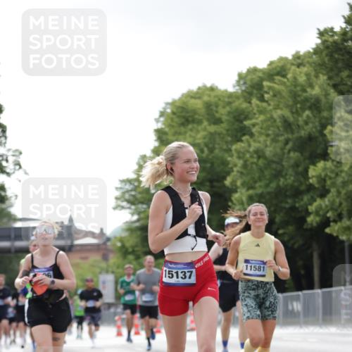 29.06.2025 - hella hamburg halbmarathon Jannik Wohlers http://msf.ph/oto/8147611 29.06.2025 10:11:39 Lombardsbrücke 1062, 1790, 9191, 9705, 10042, 10409, 11525, 11537, 11581, 11917, 13171, 13542, 13958, 14060, 14196, 15137, 16976, 18261, 18395, 18429, 18655 meine-sportfotos.de