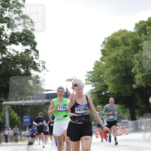 29.06.2025 - hella hamburg halbmarathon Jannik Wohlers http://msf.ph/oto/8147645 29.06.2025 10:11:40 Lombardsbrücke 1062, 1790, 7474, 9191, 9253, 9705, 10042, 10409, 11525, 11537, 11581, 11917, 13171, 13542, 13958, 14060, 14196, 14313, 15137, 16976, 18261, 18395, 18429, 18655 meine-sportfotos.de