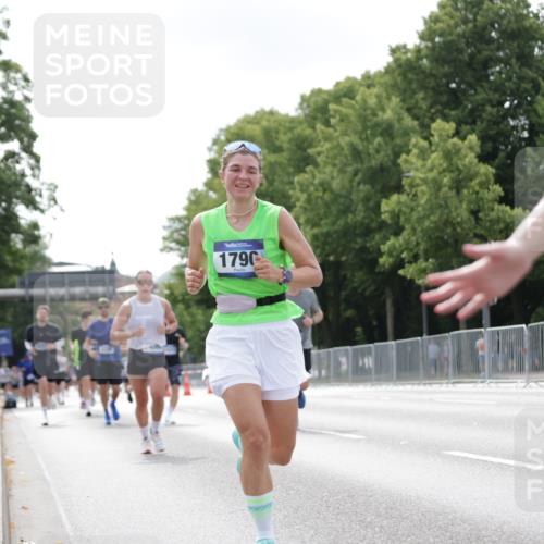 29.06.2025 - hella hamburg halbmarathon Jannik Wohlers http://msf.ph/oto/8147700 29.06.2025 10:11:42 Lombardsbrücke 1062, 1790, 2661, 7474, 9253, 9705, 10409, 11509, 11525, 11537, 11581, 11917, 13171, 13542, 14060, 14196, 14313, 15137, 16379, 16976, 18261, 18395, 18429, 18655 meine-sportfotos.de