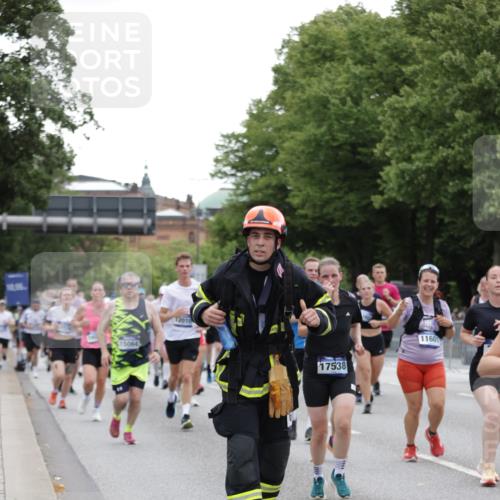 29.06.2025 - hella hamburg halbmarathon Jannik Wohlers http://msf.ph/oto/8147706 29.06.2025 10:48:38 Lombardsbrücke 2160, 2395, 2713, 2792, 3086, 3215, 3253, 4403, 5118, 5479, 5480, 5551, 6015, 6437, 6566, 6979, 7062, 9341, 9359, 10081, 11000, 11031, 11192, 11601, 11690, 11741, 11865, 12010, 12173, 12380, 12664, 12881, 12882, 13426, 13507, 13549, 13775, 14080, 14081, 14382, 14623, 15064, 15100, 15159, 15176, 15411, 15530, 15597, 15631, 15771, 16012, 16525, 17046, 17538, 17693, 18016 meine-sportfotos.de