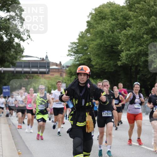 29.06.2025 - hella hamburg halbmarathon Jannik Wohlers http://msf.ph/oto/8147713 29.06.2025 10:48:38 Lombardsbrücke 2160, 2395, 2713, 2792, 3086, 3215, 3253, 4403, 5118, 5479, 5480, 5551, 6015, 6437, 6566, 6979, 7062, 9341, 9359, 10081, 11000, 11031, 11192, 11601, 11690, 11741, 11865, 12010, 12173, 12380, 12664, 12881, 12882, 13426, 13507, 13549, 13775, 14080, 14081, 14382, 14623, 15064, 15100, 15159, 15176, 15411, 15530, 15597, 15631, 15771, 16012, 16525, 17046, 17538, 17693, 18016 meine-sportfotos.de