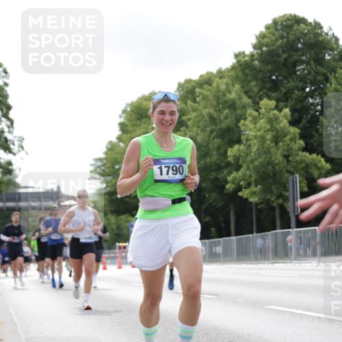 29.06.2025 - hella hamburg halbmarathon Jannik Wohlers http://msf.ph/oto/8147716 29.06.2025 10:11:42 Lombardsbrücke 1062, 1790, 2661, 7474, 9253, 9705, 10409, 11509, 11525, 11537, 11581, 11917, 13171, 13542, 14060, 14196, 14313, 15137, 16379, 16976, 18261, 18395, 18429, 18655 meine-sportfotos.de