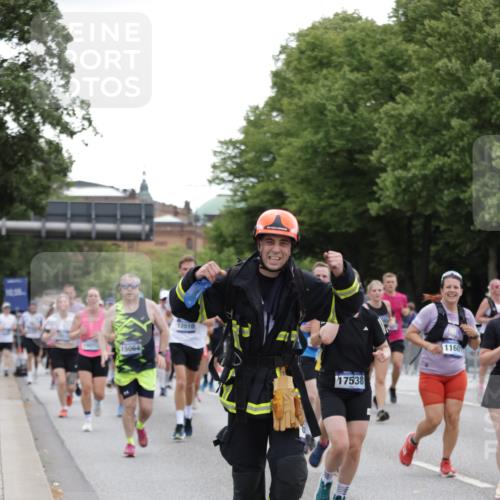 29.06.2025 - hella hamburg halbmarathon Jannik Wohlers http://msf.ph/oto/8147742 29.06.2025 10:48:38 Lombardsbrücke 2160, 2395, 2713, 2792, 3086, 3215, 3253, 4403, 5118, 5479, 5480, 5551, 6015, 6437, 6566, 6979, 7062, 9341, 9359, 10081, 11000, 11031, 11192, 11601, 11690, 11741, 11865, 12010, 12173, 12380, 12664, 12881, 12882, 13426, 13507, 13549, 13775, 14080, 14081, 14382, 14623, 15064, 15100, 15159, 15176, 15411, 15530, 15597, 15631, 15771, 16012, 16525, 17046, 17538, 17693, 18016 meine-sportfotos.de