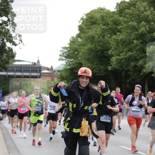 29.06.2025 - hella hamburg halbmarathon Jannik Wohlers http://msf.ph/oto/8147764 29.06.2025 10:48:38 Lombardsbrücke 2160, 2395, 2713, 2792, 3086, 3215, 3253, 4403, 5118, 5479, 5480, 5551, 6015, 6437, 6566, 6979, 7062, 9341, 9359, 10081, 11000, 11031, 11192, 11601, 11690, 11741, 11865, 12010, 12173, 12380, 12664, 12881, 12882, 13426, 13507, 13549, 13775, 14080, 14081, 14382, 14623, 15064, 15100, 15159, 15176, 15411, 15530, 15597, 15631, 15771, 16012, 16525, 17046, 17538, 17693, 18016 meine-sportfotos.de