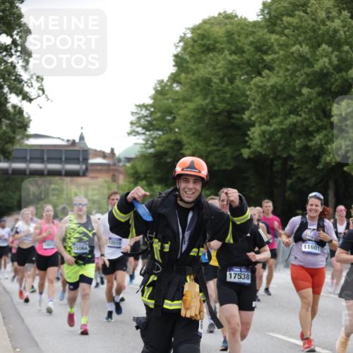 29.06.2025 - hella hamburg halbmarathon Jannik Wohlers http://msf.ph/oto/8147769 29.06.2025 10:48:38 Lombardsbrücke 2160, 2395, 2713, 2792, 3086, 3215, 3253, 4403, 5118, 5479, 5480, 5551, 6015, 6437, 6566, 6979, 7062, 9341, 9359, 10081, 11000, 11031, 11192, 11601, 11690, 11741, 11865, 12010, 12173, 12380, 12664, 12881, 12882, 13426, 13507, 13549, 13775, 14080, 14081, 14382, 14623, 15064, 15100, 15159, 15176, 15411, 15530, 15597, 15631, 15771, 16012, 16525, 17046, 17538, 17693, 18016 meine-sportfotos.de