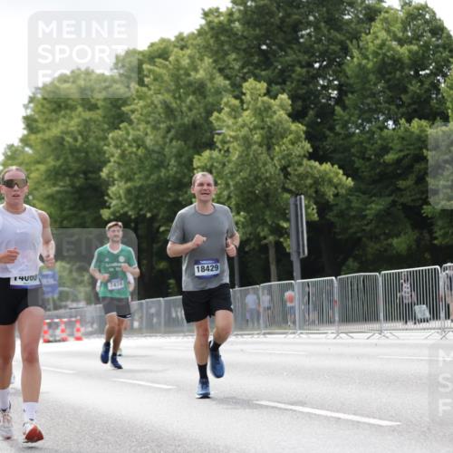 29.06.2025 - hella hamburg halbmarathon Jannik Wohlers http://msf.ph/oto/8147788 29.06.2025 10:11:43 Lombardsbrücke 1062, 1790, 2661, 7474, 9253, 9705, 10409, 11509, 11525, 11537, 11581, 13171, 13542, 14060, 14196, 14313, 15137, 16379, 16976, 18261, 18395, 18429, 18655 meine-sportfotos.de