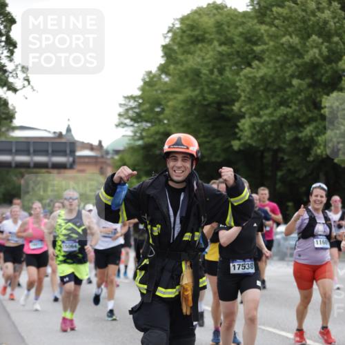 29.06.2025 - hella hamburg halbmarathon Jannik Wohlers http://msf.ph/oto/8147798 29.06.2025 10:48:38 Lombardsbrücke 2160, 2395, 2713, 2792, 3086, 3215, 3253, 4403, 5118, 5479, 5480, 5551, 6015, 6437, 6566, 6979, 7062, 9341, 9359, 10081, 11000, 11031, 11192, 11601, 11690, 11741, 11865, 12010, 12173, 12380, 12664, 12881, 12882, 13426, 13507, 13549, 13775, 14080, 14081, 14382, 14623, 15064, 15100, 15159, 15176, 15411, 15530, 15597, 15631, 15771, 16012, 16525, 17046, 17538, 17693, 18016 meine-sportfotos.de
