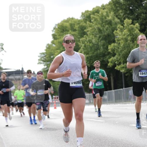 29.06.2025 - hella hamburg halbmarathon Jannik Wohlers http://msf.ph/oto/8147799 29.06.2025 10:11:44 Lombardsbrücke 1062, 1790, 2661, 3746, 7474, 9253, 9705, 10409, 11509, 11525, 11537, 11581, 13171, 13542, 14060, 14196, 14313, 15137, 16379, 16976, 18261, 18395, 18429, 18655 meine-sportfotos.de