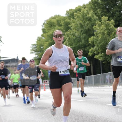 29.06.2025 - hella hamburg halbmarathon Jannik Wohlers http://msf.ph/oto/8147804 29.06.2025 10:11:44 Lombardsbrücke 1062, 1790, 2661, 3746, 7474, 9253, 9705, 10409, 11509, 11525, 11537, 11581, 13171, 13542, 14060, 14196, 14313, 15137, 16379, 16976, 18261, 18395, 18429, 18655 meine-sportfotos.de
