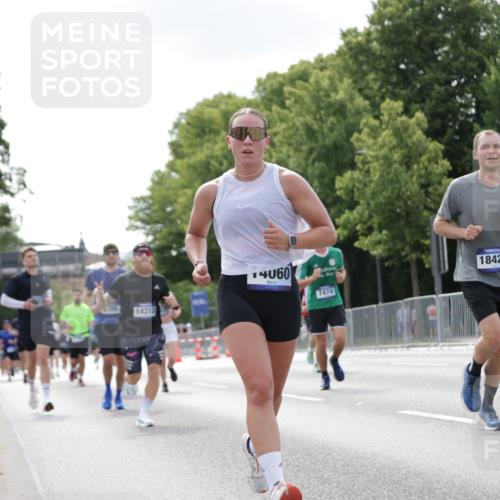 29.06.2025 - hella hamburg halbmarathon Jannik Wohlers http://msf.ph/oto/8147833 29.06.2025 10:11:45 Lombardsbrücke 1062, 1790, 2661, 3746, 7474, 9253, 9705, 10409, 11509, 11525, 11537, 11581, 13171, 13542, 14060, 14196, 14313, 14863, 15137, 16379, 16976, 18395, 18429, 18655 meine-sportfotos.de
