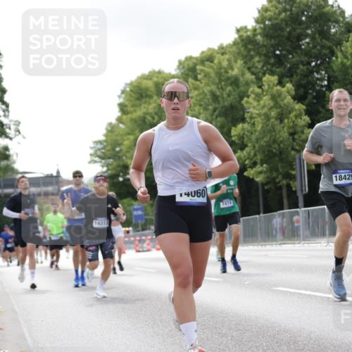 29.06.2025 - hella hamburg halbmarathon Jannik Wohlers http://msf.ph/oto/8147838 29.06.2025 10:11:45 Lombardsbrücke 1062, 1790, 2661, 3746, 7474, 9253, 9705, 10409, 11509, 11525, 11537, 11581, 13171, 13542, 14060, 14196, 14313, 14863, 15137, 16379, 16976, 18395, 18429, 18655 meine-sportfotos.de