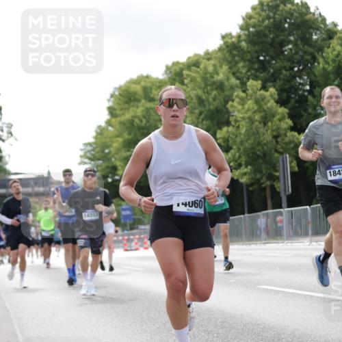 29.06.2025 - hella hamburg halbmarathon Jannik Wohlers http://msf.ph/oto/8147849 29.06.2025 10:11:45 Lombardsbrücke 1062, 1790, 2661, 3746, 7474, 9253, 9705, 10409, 11509, 11525, 11537, 11581, 13171, 13542, 14060, 14196, 14313, 14863, 15137, 16379, 16976, 18395, 18429, 18655 meine-sportfotos.de