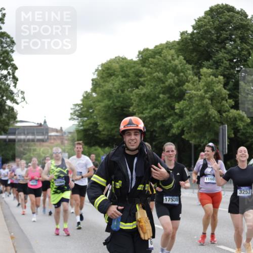 29.06.2025 - hella hamburg halbmarathon Jannik Wohlers http://msf.ph/oto/8147851 29.06.2025 10:48:39 Lombardsbrücke 2160, 2395, 2713, 2792, 3086, 3215, 3253, 4403, 5118, 5479, 5480, 5551, 6015, 6437, 6566, 6979, 7062, 9341, 9359, 10081, 10782, 10785, 11000, 11031, 11192, 11601, 11690, 11741, 11865, 12010, 12173, 12380, 12664, 12881, 12882, 13426, 13507, 13549, 14080, 14081, 14382, 14623, 15064, 15100, 15159, 15176, 15411, 15530, 15597, 15631, 15771, 16012, 16525, 16759, 17046, 17287, 17538, 17693, 18016, 18453 meine-sportfotos.de