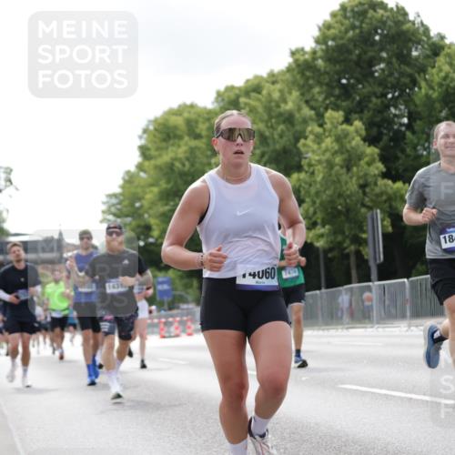 29.06.2025 - hella hamburg halbmarathon Jannik Wohlers http://msf.ph/oto/8147854 29.06.2025 10:11:45 Lombardsbrücke 1062, 1790, 2661, 3746, 7474, 9253, 9705, 10409, 11509, 11525, 11537, 11581, 13171, 13542, 14060, 14196, 14313, 14863, 15137, 16379, 16976, 18395, 18429, 18655 meine-sportfotos.de