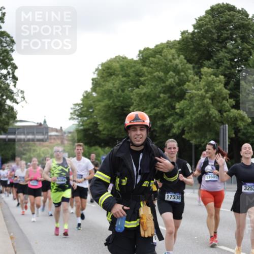 29.06.2025 - hella hamburg halbmarathon Jannik Wohlers http://msf.ph/oto/8147856 29.06.2025 10:48:40 Lombardsbrücke 2160, 2395, 2713, 2792, 3086, 3215, 3253, 4403, 5118, 5479, 5480, 5551, 6015, 6437, 6566, 6979, 7062, 9341, 9359, 10081, 10782, 10785, 11000, 11031, 11192, 11601, 11690, 11741, 11865, 12010, 12173, 12380, 12664, 12881, 12882, 13426, 13507, 13549, 13564, 13565, 14080, 14081, 14623, 15064, 15100, 15159, 15176, 15411, 15530, 15597, 15631, 15771, 16012, 16525, 16759, 17046, 17287, 17315, 17538, 17647, 17693, 18016, 18453 meine-sportfotos.de