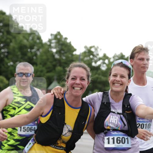 29.06.2025 - hella hamburg halbmarathon Jannik Wohlers http://msf.ph/oto/8147873 29.06.2025 10:48:44 Lombardsbrücke 2160, 2395, 2541, 2713, 2927, 3070, 3086, 3232, 3253, 4403, 4525, 4527, 5118, 5463, 5479, 5480, 5551, 6015, 6566, 6979, 7931, 7936, 8549, 9245, 9341, 9359, 10033, 10038, 10081, 10130, 10479, 10782, 10785, 11000, 11031, 11192, 11601, 11681, 11690, 11741, 11865, 12010, 12173, 12380, 12664, 12881, 12882, 13426, 13564, 13565, 14080, 14081, 14623, 15064, 15100, 15159, 15176, 15411, 15530, 15597, 15631, 15771, 16012, 16759, 17287, 17315, 17538, 17647, 17693, 18016, 18453 meine-sportfotos.de