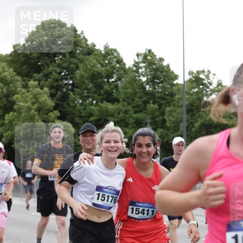 29.06.2025 - hella hamburg halbmarathon Jannik Wohlers http://msf.ph/oto/8147908 29.06.2025 10:48:47 Lombardsbrücke 1525, 2067, 2395, 2541, 2713, 2927, 3070, 3086, 3232, 3253, 4403, 4525, 4527, 4809, 5118, 5463, 5551, 6979, 6989, 7931, 7936, 8549, 9245, 9341, 9359, 10033, 10038, 10081, 10130, 10479, 10782, 10785, 11000, 11031, 11192, 11601, 11681, 11741, 11865, 12010, 12173, 12380, 12664, 12669, 12881, 12882, 13426, 13564, 13565, 14080, 14081, 14623, 15064, 15159, 15176, 15411, 15530, 15597, 15631, 15771, 16012, 16759, 17287, 17315, 17538, 17647, 17693, 18453 meine-sportfotos.de