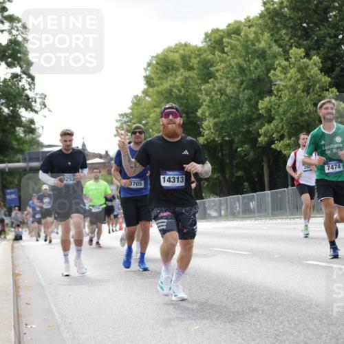 29.06.2025 - hella hamburg halbmarathon Jannik Wohlers http://msf.ph/oto/8147914 29.06.2025 10:11:46 Lombardsbrücke 1062, 1790, 2661, 3746, 5176, 6871, 7474, 9253, 9705, 11509, 11525, 11537, 11581, 13171, 14060, 14196, 14313, 14863, 15137, 16379, 16976, 18429, 18655 meine-sportfotos.de