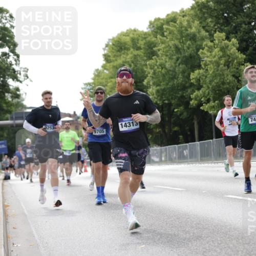 29.06.2025 - hella hamburg halbmarathon Jannik Wohlers http://msf.ph/oto/8147926 29.06.2025 10:11:46 Lombardsbrücke 1062, 1790, 2661, 3746, 5176, 6871, 7474, 9253, 9705, 11509, 11525, 11537, 11581, 13171, 14060, 14196, 14313, 14863, 15137, 16379, 16976, 18429, 18655 meine-sportfotos.de