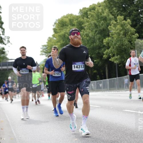 29.06.2025 - hella hamburg halbmarathon Jannik Wohlers http://msf.ph/oto/8147956 29.06.2025 10:11:46 Lombardsbrücke 1062, 1790, 2661, 3746, 5176, 6871, 7474, 9253, 9705, 11509, 11525, 11537, 11581, 13171, 14060, 14196, 14313, 14863, 15137, 16379, 16976, 18429, 18655 meine-sportfotos.de