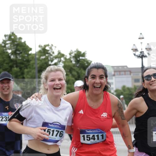 29.06.2025 - hella hamburg halbmarathon Jannik Wohlers http://msf.ph/oto/8147962 29.06.2025 10:48:47 Lombardsbrücke 1525, 2067, 2395, 2541, 2713, 2927, 3070, 3086, 3232, 3253, 4403, 4525, 4527, 4809, 5118, 5463, 5551, 6979, 6989, 7931, 7936, 8549, 9245, 9341, 9359, 10033, 10038, 10081, 10130, 10479, 10782, 10785, 11000, 11031, 11192, 11601, 11681, 11741, 11865, 12010, 12173, 12380, 12664, 12669, 12881, 12882, 13426, 13564, 13565, 14080, 14081, 14623, 15064, 15159, 15176, 15411, 15530, 15597, 15631, 15771, 16012, 16759, 17287, 17315, 17538, 17647, 17693, 18453 meine-sportfotos.de