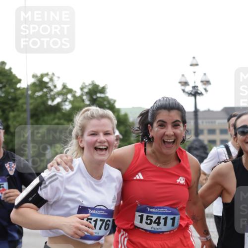 29.06.2025 - hella hamburg halbmarathon Jannik Wohlers http://msf.ph/oto/8147969 29.06.2025 10:48:48 Lombardsbrücke 1525, 2067, 2395, 2527, 2541, 2713, 2927, 3070, 3086, 3232, 3253, 4403, 4525, 4527, 4589, 4809, 5118, 5463, 5551, 6979, 6989, 7931, 7936, 8549, 9245, 9341, 9359, 10033, 10038, 10081, 10130, 10479, 10782, 10785, 11031, 11192, 11601, 11681, 11741, 12010, 12380, 12664, 12669, 13426, 13564, 13565, 14080, 14081, 14623, 15057, 15064, 15159, 15176, 15411, 15530, 15597, 15631, 16012, 16759, 17287, 17315, 17538, 17647, 17964, 18453 meine-sportfotos.de