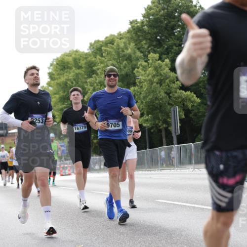 29.06.2025 - hella hamburg halbmarathon Jannik Wohlers http://msf.ph/oto/8147970 29.06.2025 10:11:48 Lombardsbrücke 1062, 1790, 2661, 3746, 5176, 6871, 7474, 9253, 9405, 9705, 11509, 11525, 11581, 13171, 14060, 14196, 14313, 14863, 15137, 16379, 16976, 18429, 18655 meine-sportfotos.de