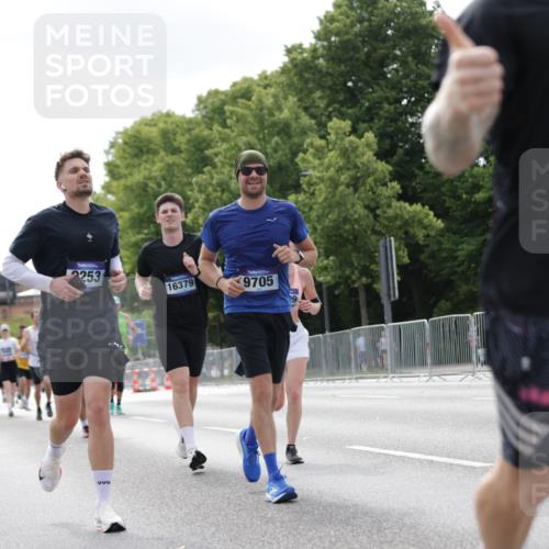 29.06.2025 - hella hamburg halbmarathon Jannik Wohlers http://msf.ph/oto/8147975 29.06.2025 10:11:48 Lombardsbrücke 1062, 1790, 2661, 3746, 5176, 6871, 7474, 9253, 9405, 9705, 11509, 11525, 11581, 13171, 14060, 14196, 14313, 14863, 15137, 16379, 16976, 18429, 18655 meine-sportfotos.de