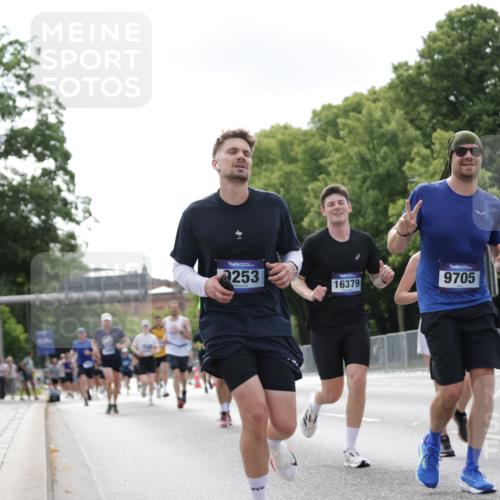 29.06.2025 - hella hamburg halbmarathon Jannik Wohlers http://msf.ph/oto/8147984 29.06.2025 10:11:48 Lombardsbrücke 1062, 1790, 2661, 3746, 5176, 6871, 7474, 9253, 9405, 9705, 11509, 11525, 11581, 13171, 14060, 14196, 14313, 14863, 15137, 16379, 16976, 18429, 18655 meine-sportfotos.de