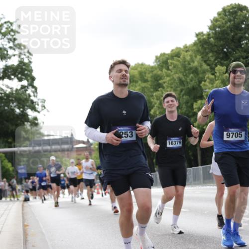 29.06.2025 - hella hamburg halbmarathon Jannik Wohlers http://msf.ph/oto/8147989 29.06.2025 10:11:48 Lombardsbrücke 1062, 1790, 2661, 3746, 5176, 6871, 7474, 9253, 9405, 9705, 11509, 11525, 11581, 13171, 14060, 14196, 14313, 14863, 15137, 16379, 16976, 18429, 18655 meine-sportfotos.de