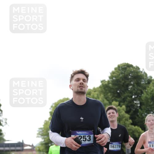 29.06.2025 - hella hamburg halbmarathon Jannik Wohlers http://msf.ph/oto/8147998 29.06.2025 10:11:49 Lombardsbrücke 1062, 1790, 1850, 2661, 3746, 5176, 6871, 7474, 9253, 9405, 9705, 10685, 11509, 11525, 11581, 13171, 14060, 14196, 14313, 14863, 15137, 16379, 16976, 18429, 18655 meine-sportfotos.de