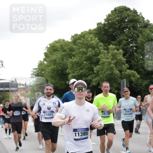 29.06.2025 - hella hamburg halbmarathon Jannik Wohlers http://msf.ph/oto/8148003 29.06.2025 10:48:53 Lombardsbrücke 1525, 2067, 2395, 2527, 2541, 2713, 2927, 3070, 3086, 3232, 3383, 4403, 4525, 4527, 4589, 4769, 4809, 5106, 5118, 5463, 6979, 6989, 7301, 7931, 7936, 8549, 9245, 9261, 10033, 10038, 10130, 10333, 10479, 10782, 10785, 11031, 11192, 11558, 11681, 12010, 12380, 12664, 12669, 13564, 13565, 14080, 14081, 15057, 15064, 15176, 15411, 15530, 16012, 16436, 16759, 17085, 17089, 17287, 17315, 17647, 17964, 18453, 18470 meine-sportfotos.de