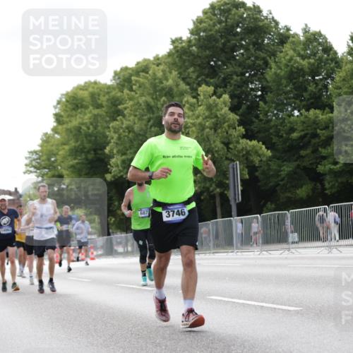 29.06.2025 - hella hamburg halbmarathon Jannik Wohlers http://msf.ph/oto/8148012 29.06.2025 10:11:51 Lombardsbrücke 1062, 1790, 1850, 2661, 3746, 5176, 6871, 7474, 9253, 9405, 9705, 10685, 11509, 11525, 11581, 13171, 14060, 14196, 14313, 14863, 14868, 15137, 16379, 16976, 18429, 18655 meine-sportfotos.de