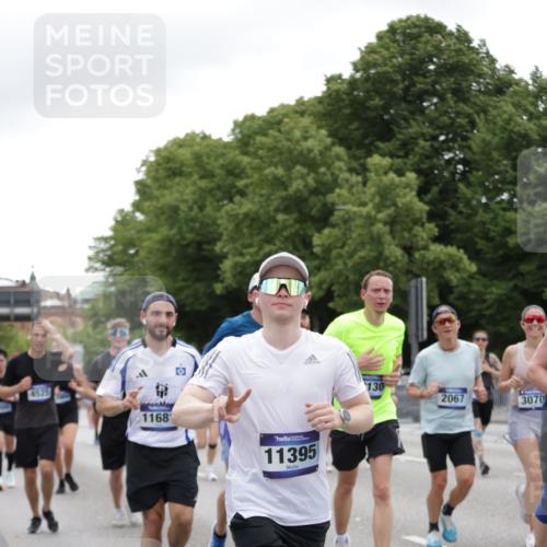 29.06.2025 - hella hamburg halbmarathon Jannik Wohlers http://msf.ph/oto/8148014 29.06.2025 10:48:53 Lombardsbrücke 1525, 2067, 2395, 2527, 2541, 2713, 2927, 3070, 3086, 3232, 3383, 4403, 4525, 4527, 4589, 4769, 4809, 5106, 5118, 5463, 6979, 6989, 7301, 7931, 7936, 8549, 9245, 9261, 10033, 10038, 10130, 10333, 10479, 10782, 10785, 11031, 11192, 11558, 11681, 12010, 12380, 12664, 12669, 13564, 13565, 14080, 14081, 15057, 15064, 15176, 15411, 15530, 16012, 16436, 16759, 17085, 17089, 17287, 17315, 17647, 17964, 18453, 18470 meine-sportfotos.de