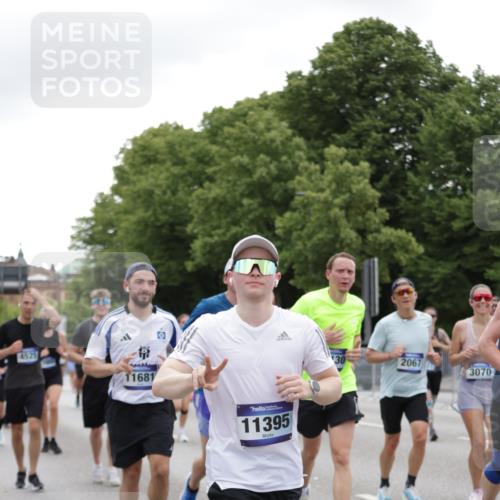 29.06.2025 - hella hamburg halbmarathon Jannik Wohlers http://msf.ph/oto/8148018 29.06.2025 10:48:53 Lombardsbrücke 1525, 2067, 2395, 2527, 2541, 2713, 2927, 3070, 3086, 3232, 3383, 4403, 4525, 4527, 4589, 4769, 4809, 5106, 5118, 5463, 6979, 6989, 7301, 7931, 7936, 8549, 9245, 9261, 10033, 10038, 10130, 10333, 10479, 10782, 10785, 11031, 11192, 11558, 11681, 12010, 12380, 12664, 12669, 13564, 13565, 14080, 14081, 15057, 15064, 15176, 15411, 15530, 16012, 16436, 16759, 17085, 17089, 17287, 17315, 17647, 17964, 18453, 18470 meine-sportfotos.de