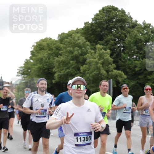 29.06.2025 - hella hamburg halbmarathon Jannik Wohlers http://msf.ph/oto/8148023 29.06.2025 10:48:53 Lombardsbrücke 1525, 2067, 2395, 2527, 2541, 2713, 2927, 3070, 3086, 3232, 3383, 4403, 4525, 4527, 4589, 4769, 4809, 5106, 5118, 5463, 6979, 6989, 7301, 7931, 7936, 8549, 9245, 9261, 10033, 10038, 10130, 10333, 10479, 10782, 10785, 11031, 11192, 11558, 11681, 12010, 12380, 12664, 12669, 13564, 13565, 14080, 14081, 15057, 15064, 15176, 15411, 15530, 16012, 16436, 16759, 17085, 17089, 17287, 17315, 17647, 17964, 18453, 18470 meine-sportfotos.de