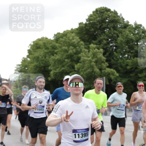 29.06.2025 - hella hamburg halbmarathon Jannik Wohlers http://msf.ph/oto/8148029 29.06.2025 10:48:54 Lombardsbrücke 1525, 2067, 2395, 2527, 2541, 2713, 2927, 3070, 3183, 3232, 3383, 4403, 4525, 4527, 4589, 4769, 4809, 5106, 5118, 5463, 6979, 6989, 7301, 7931, 7936, 8549, 9245, 9261, 10033, 10038, 10130, 10333, 10479, 10782, 10785, 11031, 11192, 11558, 11681, 12010, 12380, 12664, 12669, 13564, 13565, 14080, 14081, 15057, 15176, 15411, 15530, 16012, 16436, 16759, 17085, 17089, 17287, 17315, 17647, 17964, 18453, 18470 meine-sportfotos.de